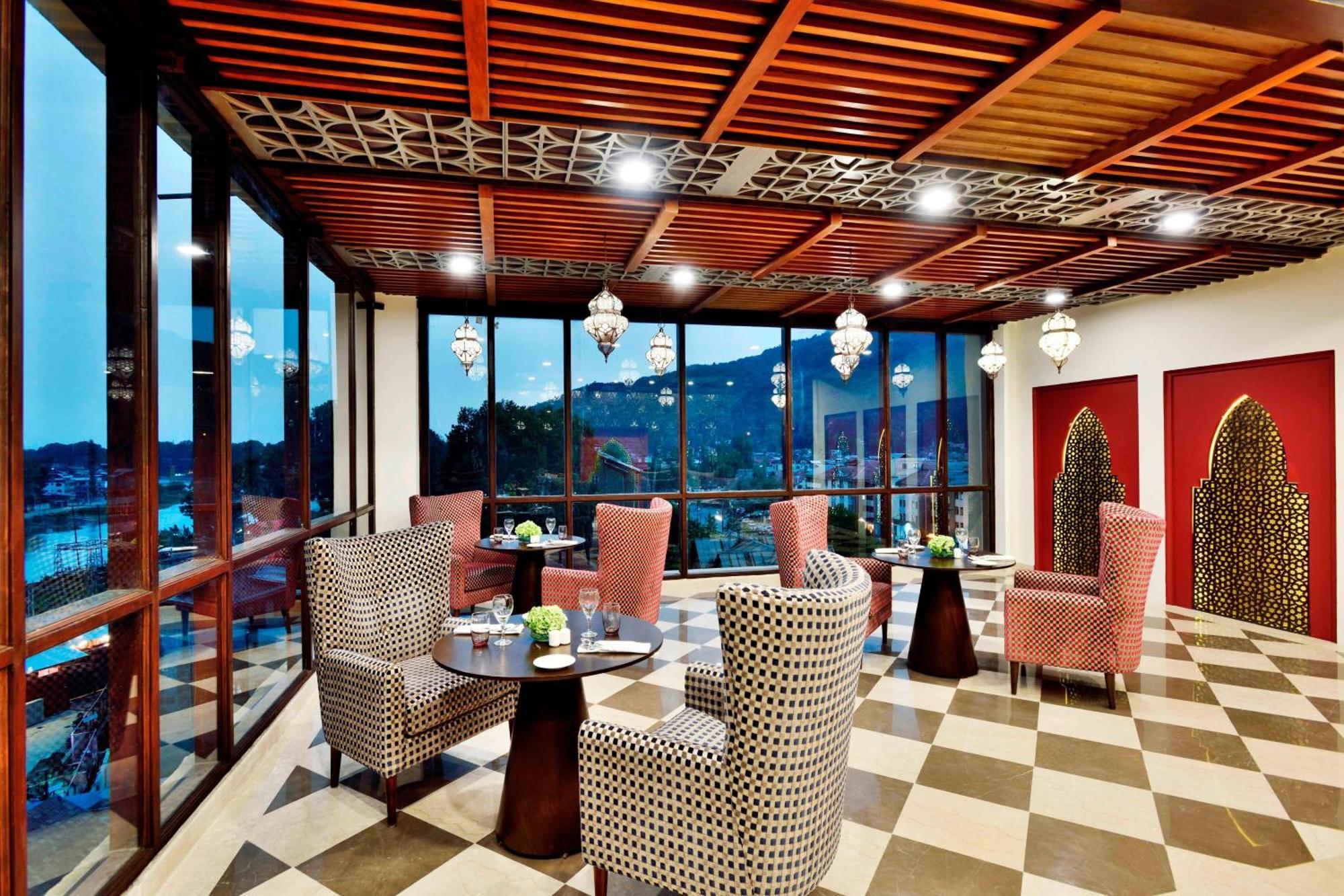 Four Points By Sheraton Srinagar Exteriér fotografie